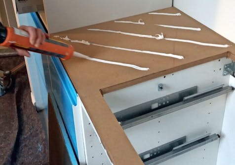 Hjemmelavet bordplade med fliser Fliser på bordplade